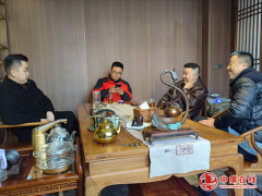 <b>退伍不褪色庄周街道十里社区刘大振的红木创业</b>